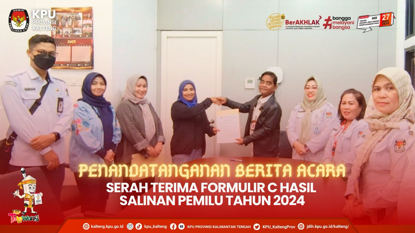Penandatanganan Berita Acara Serah Terima Formulir C Hasil Salinan Pemilu Tahun 2024